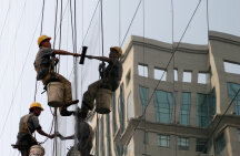 limpador de vidraça trabalhando em altura